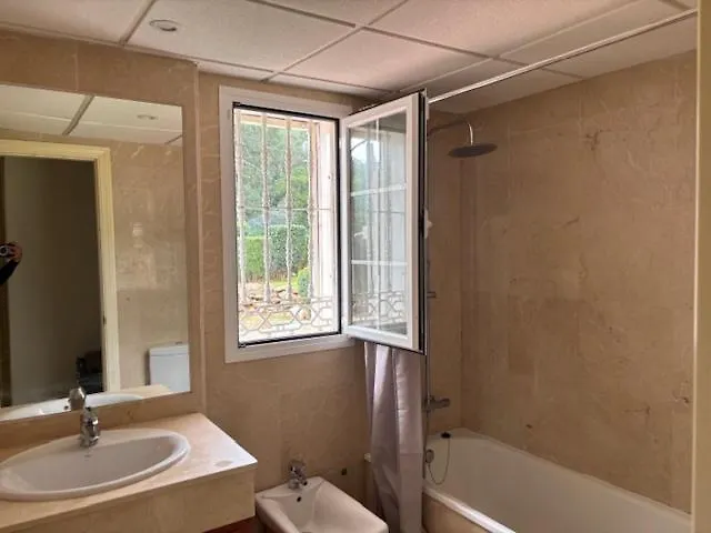 Golf House מארבלה