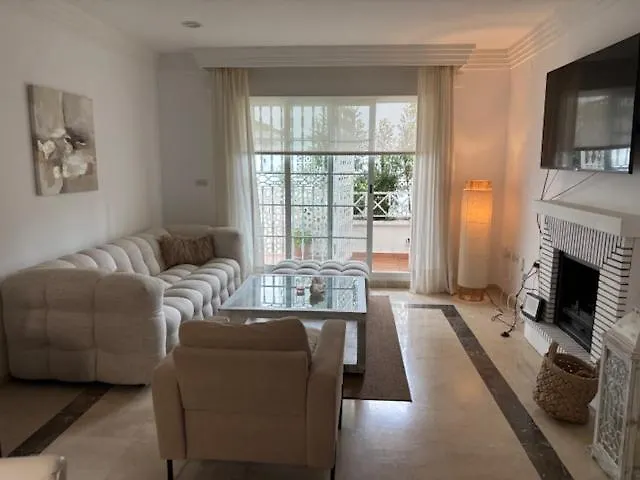 Апартаменти Golf House